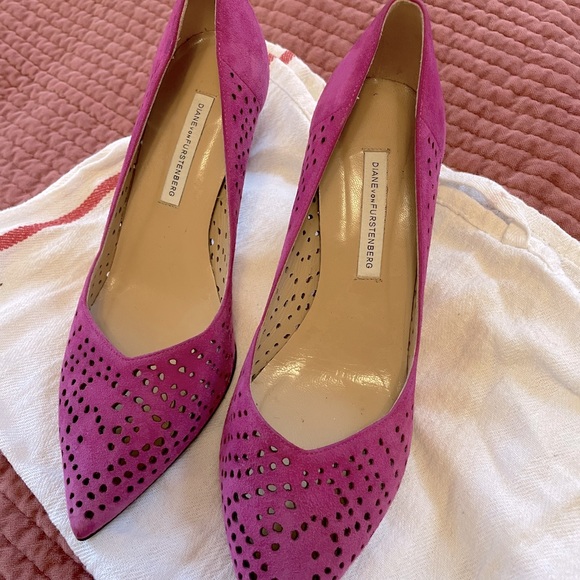 Diane con Furstenberg DVF fuscia pumps - Picture 6 of 7